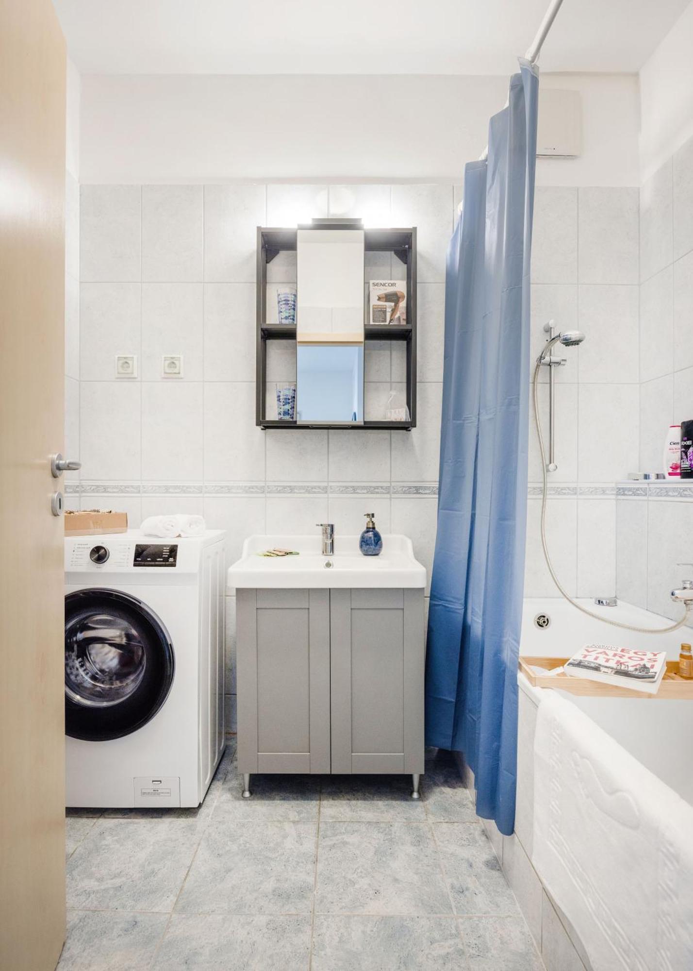Modern Two-Bedroom Apartment With Free Parking Будапешт Экстерьер фото