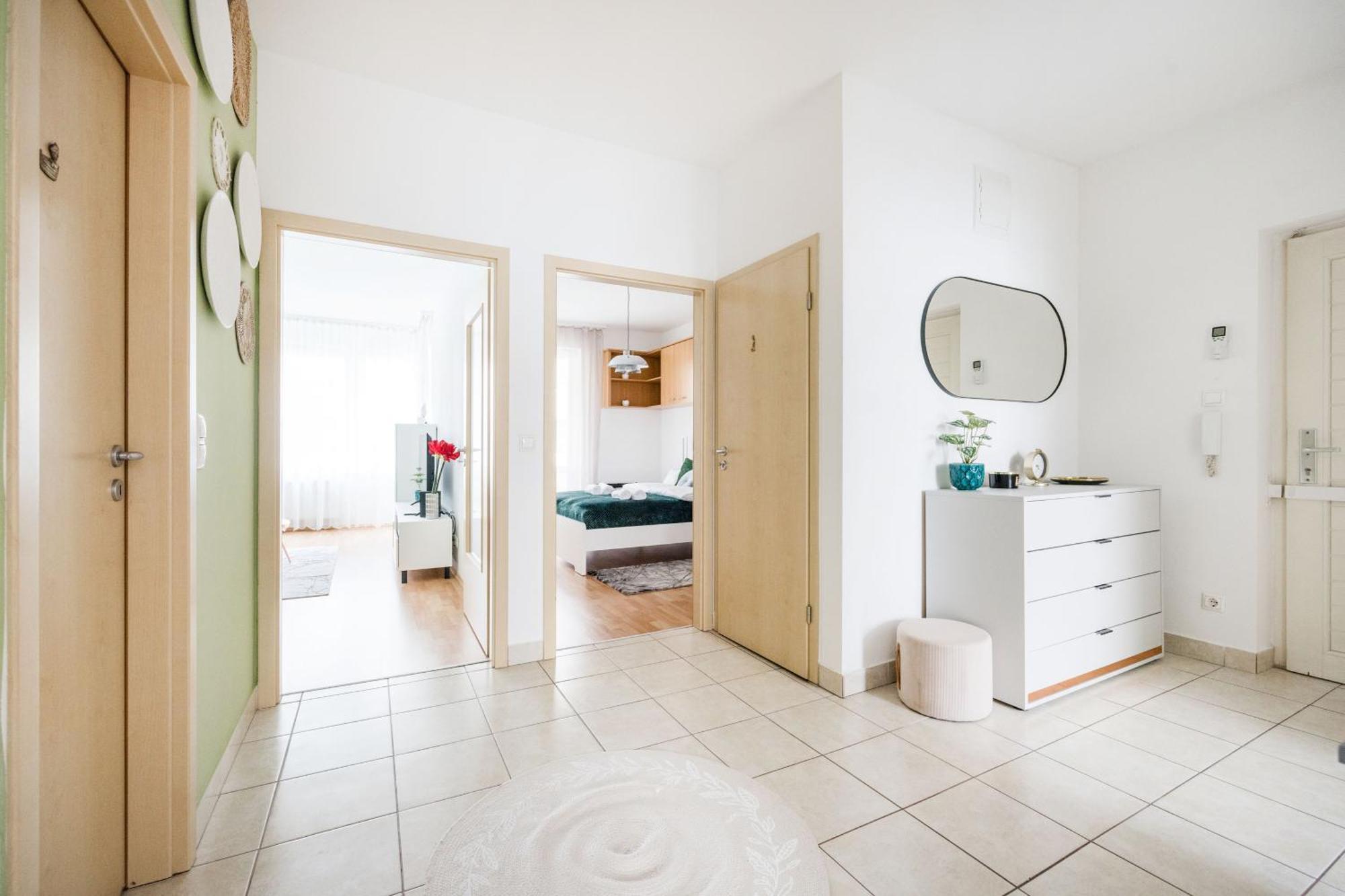 Modern Two-Bedroom Apartment With Free Parking Будапешт Экстерьер фото