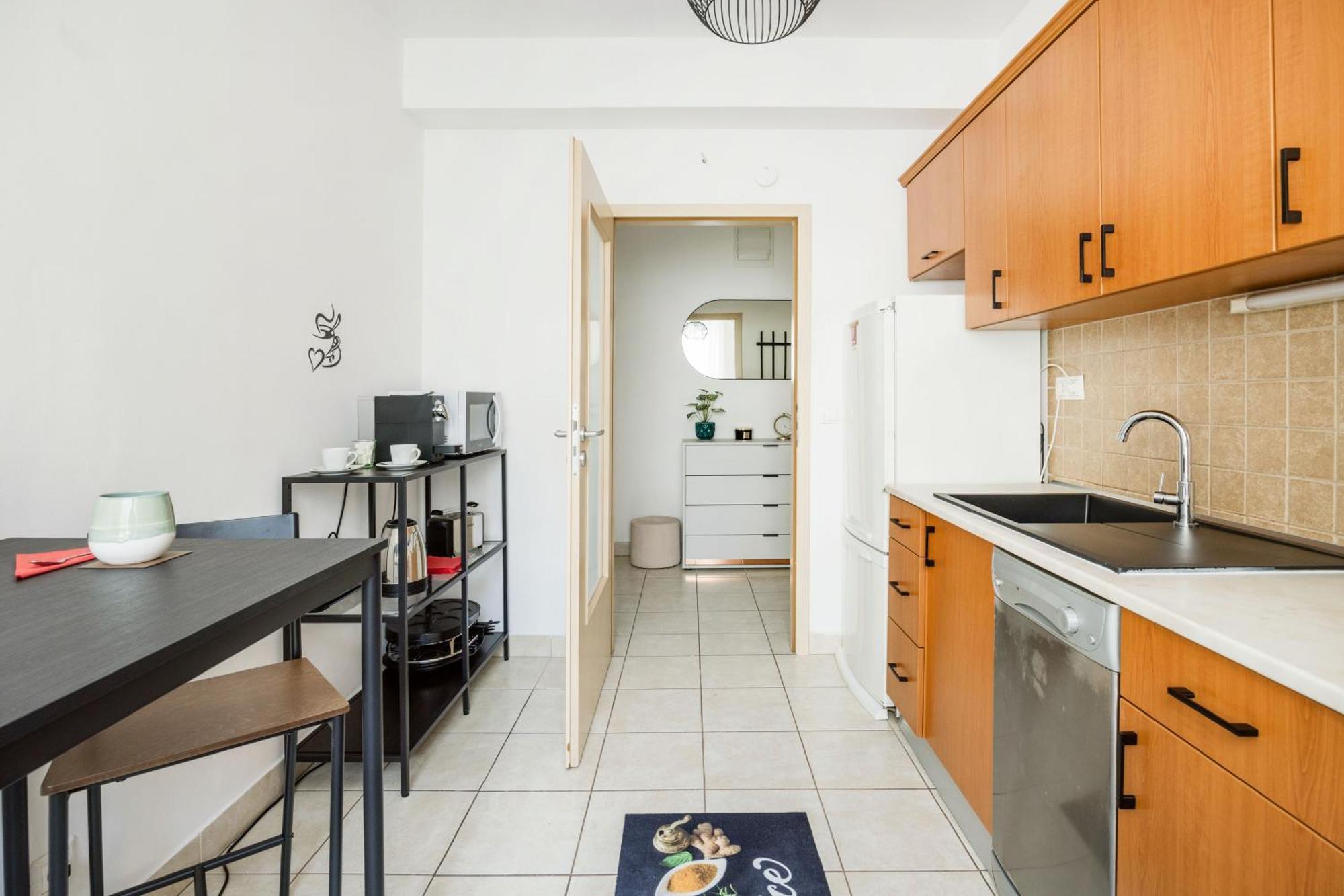 Modern Two-Bedroom Apartment With Free Parking Будапешт Экстерьер фото